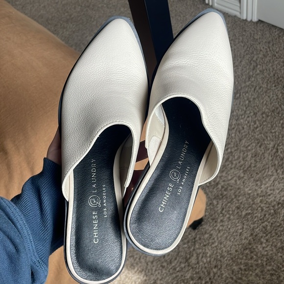 Chinese Laundry slip on pointed toe shoe with small block heel 7.5 - Picture 2 of 3